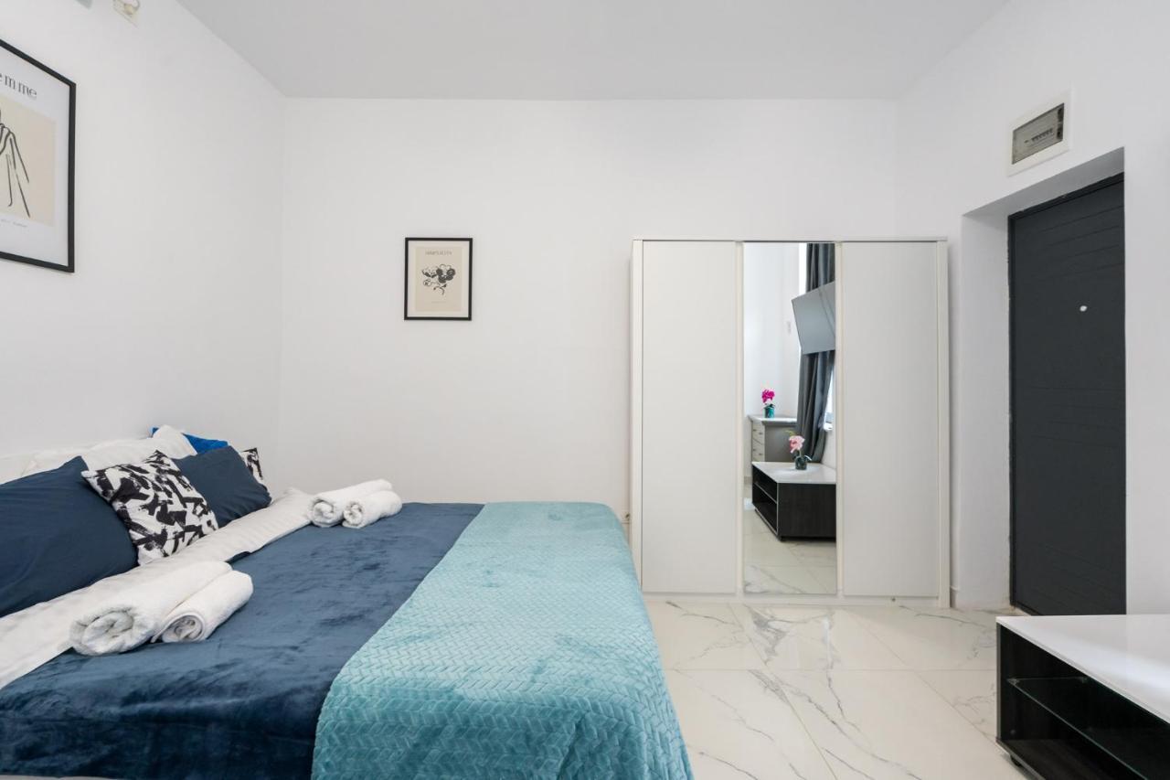 Blue-Line-Apartment-Unirii Букурещ Екстериор снимка