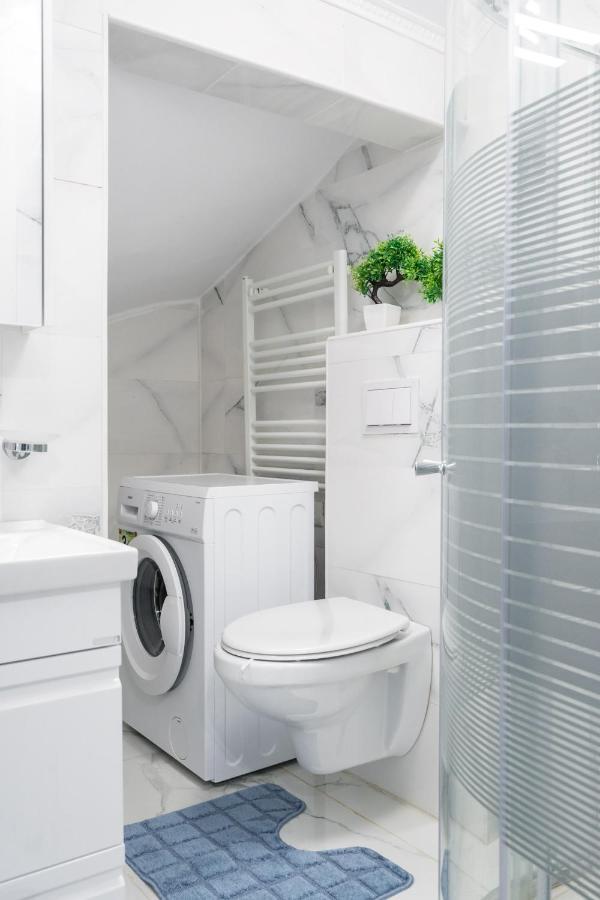 Blue-Line-Apartment-Unirii Букурещ Екстериор снимка