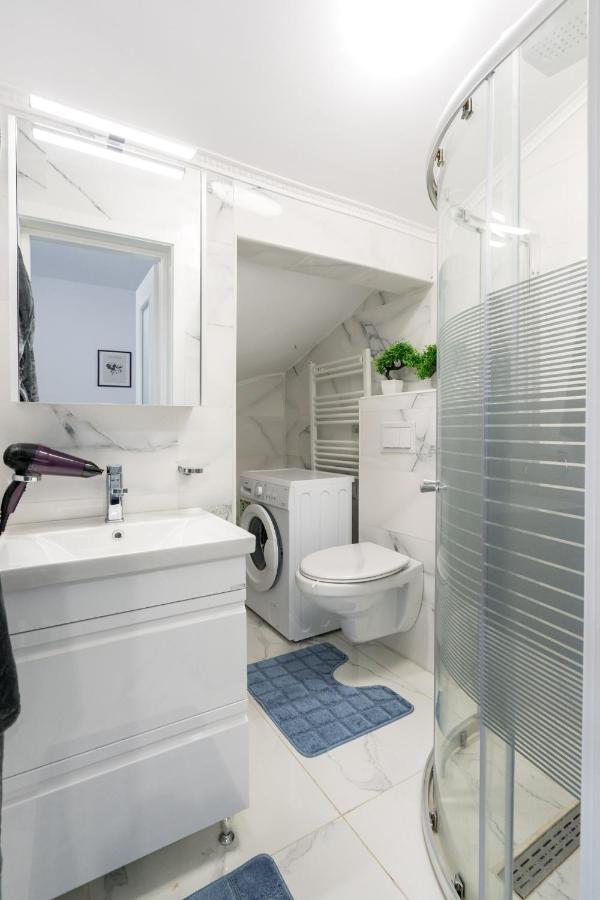 Blue-Line-Apartment-Unirii Букурещ Екстериор снимка